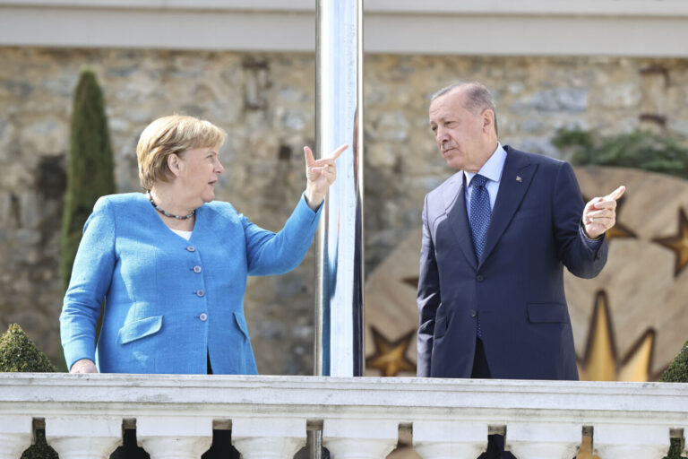 Die damalige Bundeskanzlerin Angela Merkel (CDU) und der türkische Präsident Erdogan handelten das EU-Türkei-Abkommen aus.