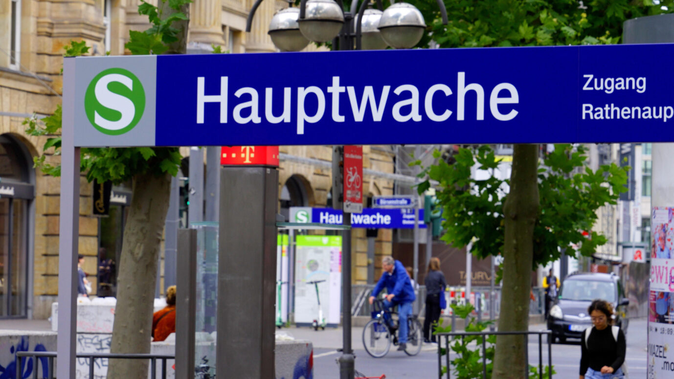 Die Frankfurter Hauptwache: Ob es eine echte Handgranate mit Sprengstoff war, ermittelt jetzt das hessische Lka.