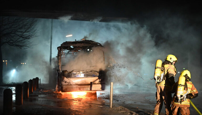 In der Silvesternacht hatte die Feuerwehr in Berlin wegen Ausschreitungen viel zu tun.