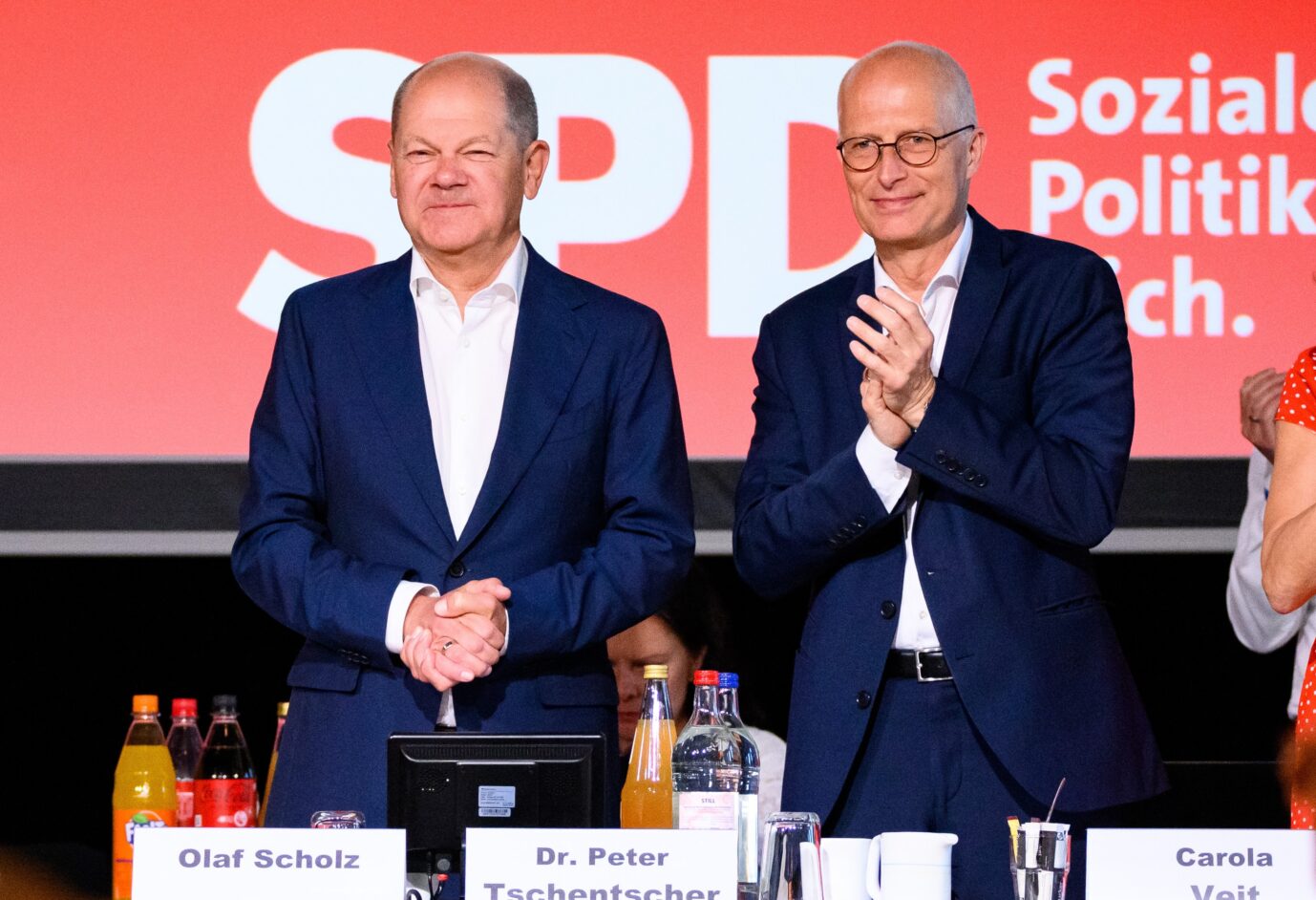 Gescheiterte Migranten-Politik: Bundeskanzler Olaf Scholz (links) und sein Nachfolger als Hamburgs Erster Bürgermeister, Peter Tschentscher (beide SPD).