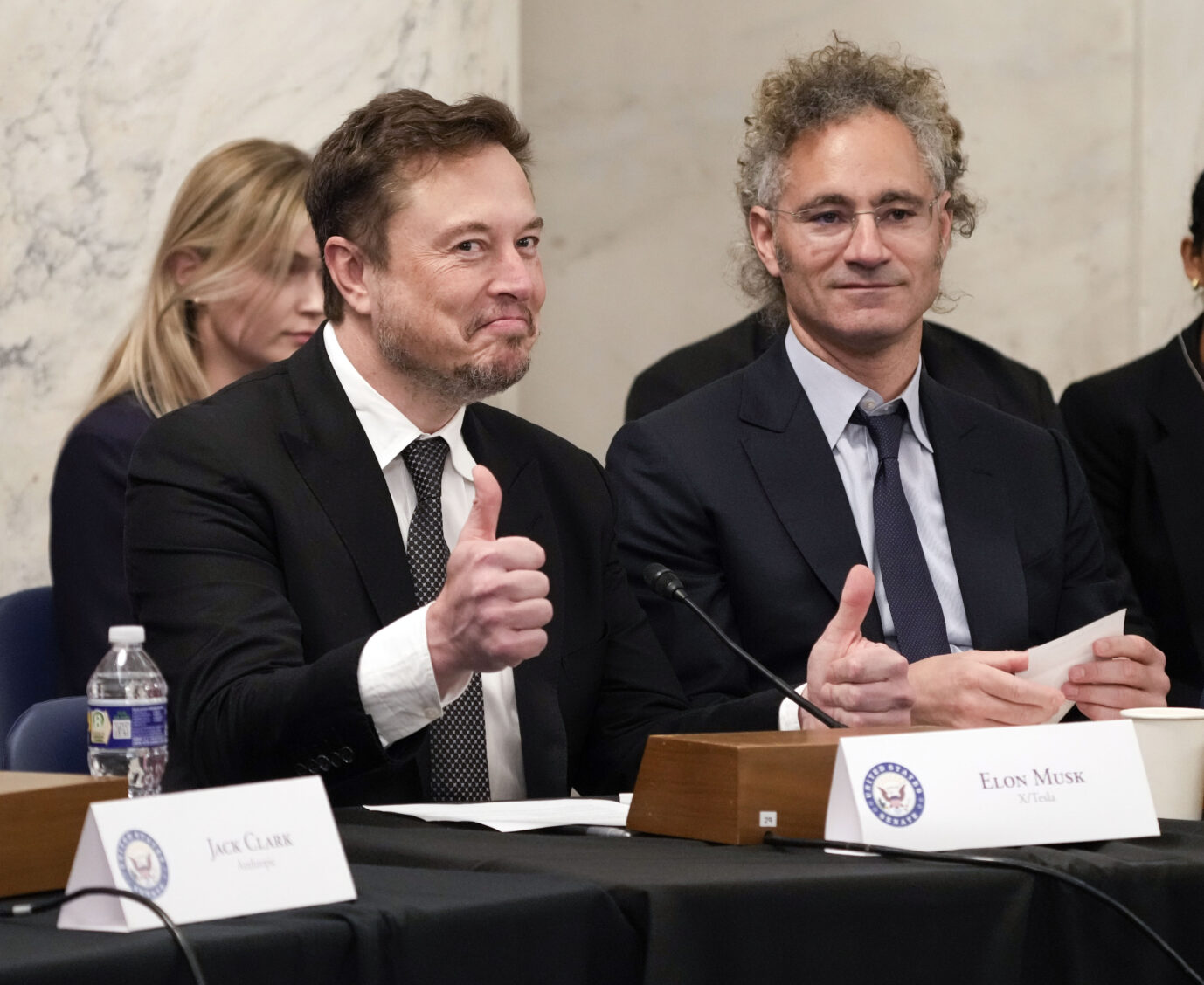 Elon Musk zu Gast im amerikanischen Senat: Der Twitter-Chef stört sich an den europäischen Zensurgesetzen und erwägt einen Rückzug aus der EU Foto: picture alliance / Jack Gruber-USA TODAY | Jack Gruber