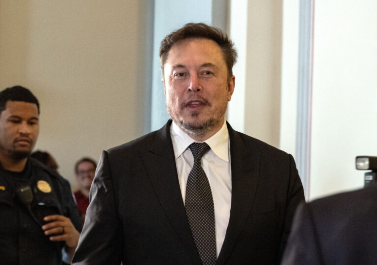 Elon Musk polarisiert und macht, was er will: Wie er tickt, will eine Biographie schildern.