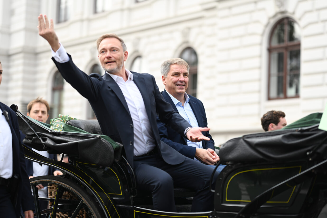 Auf der Fahrt zur eigenen Beerdigung: Christian Lindner treibt die FDP als rot-grüner Steigbügelhalter in den Selbstmord.