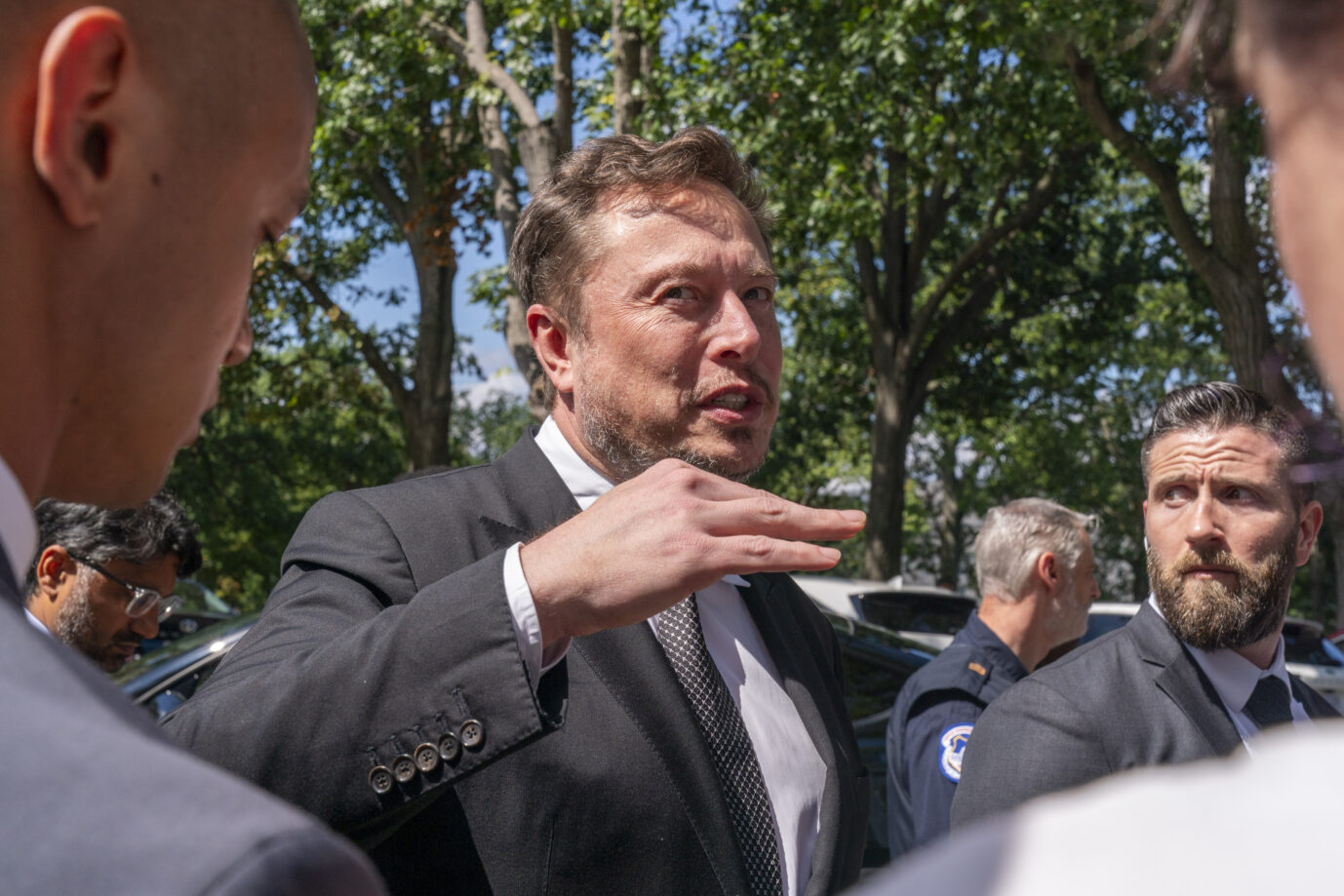 X-Chef Elon Musk bei einem Termin in New York City – nach Medienberichten dementiert der Multimilliardär, seine Plattform aus der EU zurückziehen zu wollen Foto: picture alliance / ASSOCIATED PRESS | Jacquelyn Martin