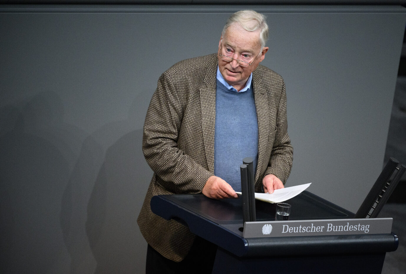 Alexander Gauland (AfD) verurteilt im Deutschen Bundestag den Angriff der Hamas auf Israel und kritisiert die Bundesregierung für ihre „wohlwollende Lippenbekenntnisse“ Foto: picture alliance/dpa | Bernd von Jutrczenka