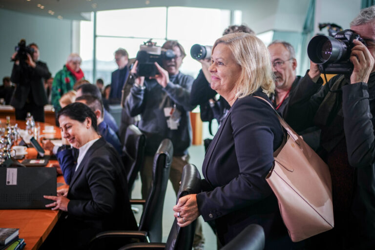 Bundesinnen- und Heimatministerin Nancy Faeser (SPD) ist aus dem Mallorca-Urlaub zurück.