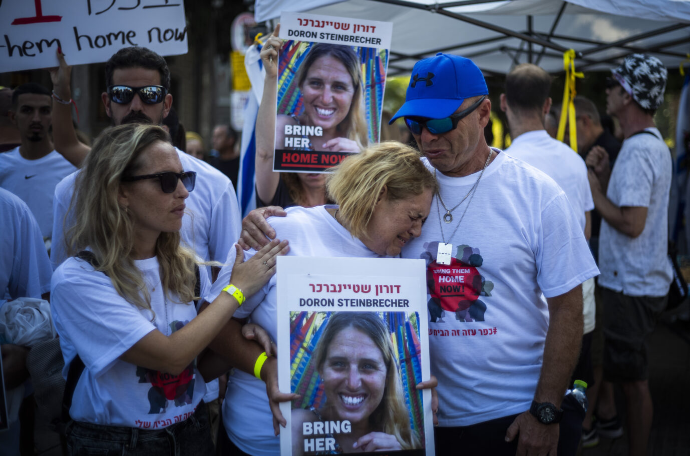 Israelis bitten um Hilfe für entführte Familienmitglieder und Tochter (Symbolbild) Foto: picture alliance/dpa | Ilia Yefimovich