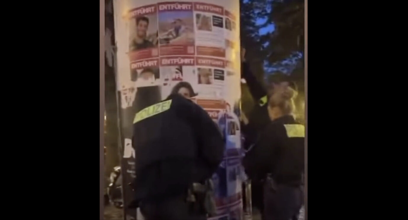 Die Berliner Polizei entfernt die Plakate für die Hamas-Geiseln: Die Generalstaatsanwaltschaft prüft den Vorfall.