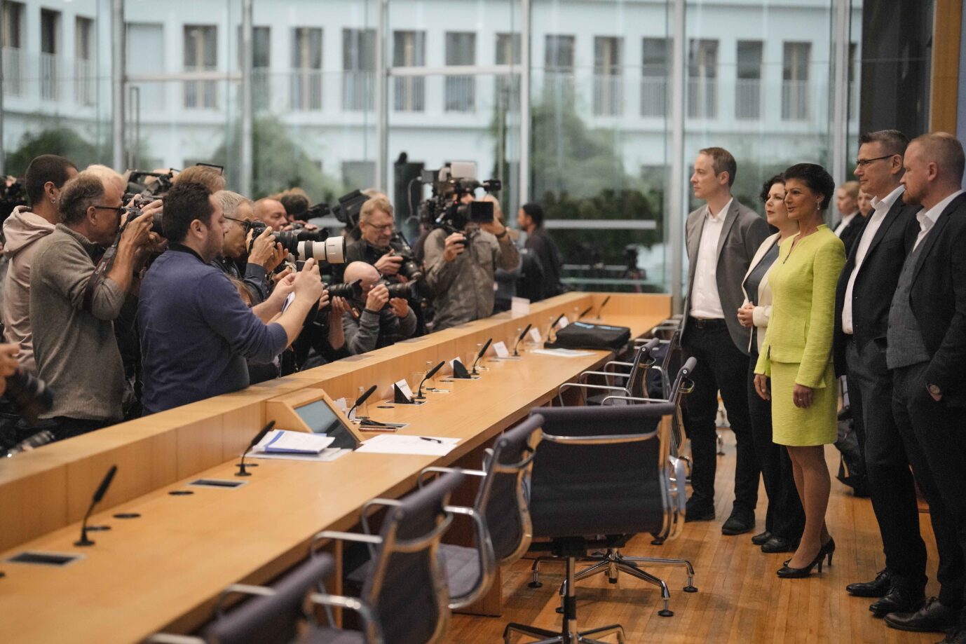 Sahra Wagenknecht stellt ihre Parteipläne vor Foto: picture alliance / ASSOCIATED PRESS | Markus Schreiber