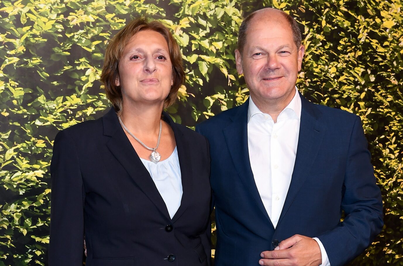 Kanzler-Ehefrau und Brandenburgs Ex-Ministerin Britta Ernst mit ihrem Ehemann, Bundeskanzler Olaf Scholz (SPD).