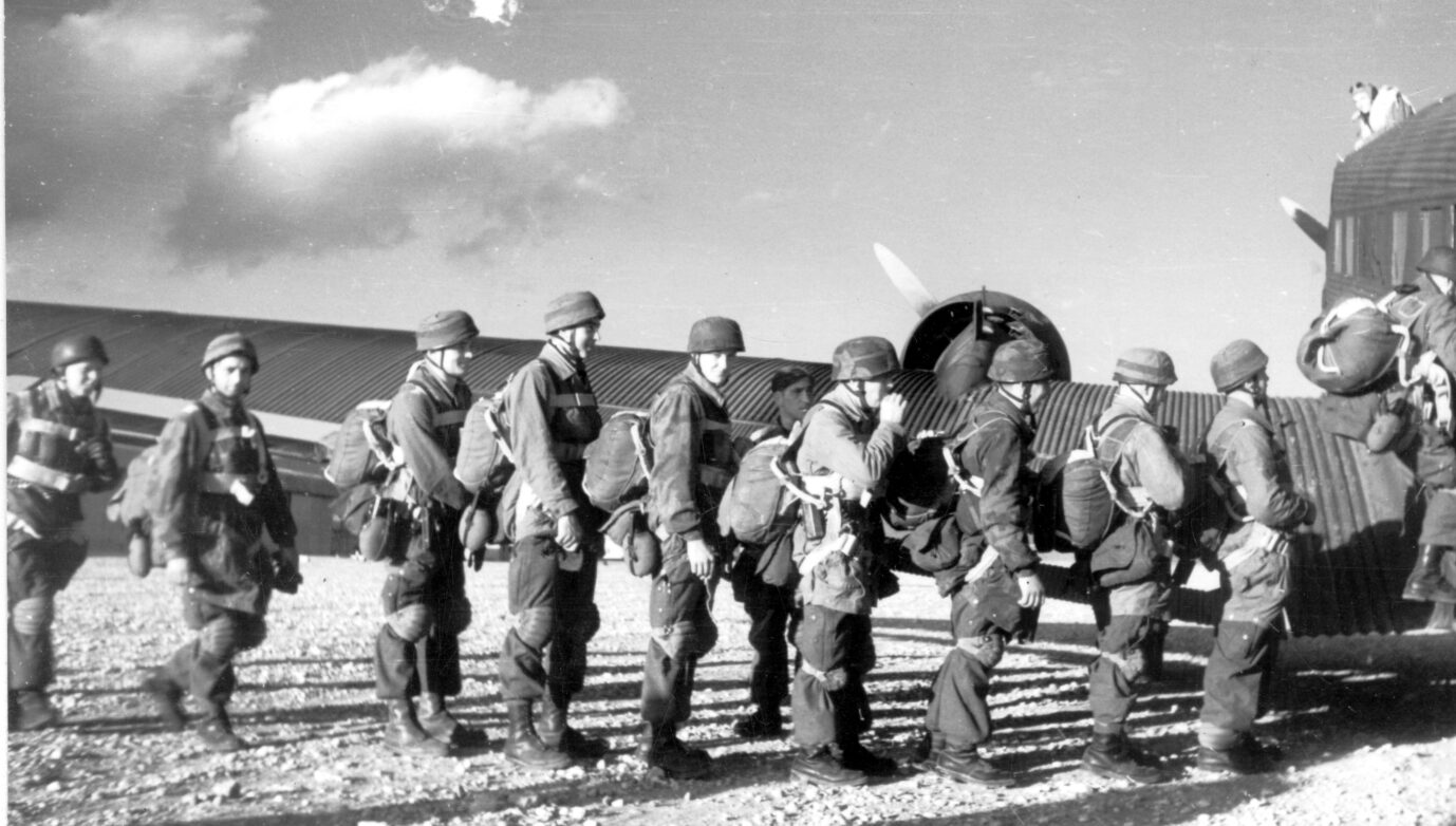 Bei den Kämpfen um die Ägäis-Inseln spielten deutsche Fallschirmjäger wieder eine wichtige Rolle, wie auch die Wehrmacht und Marine.