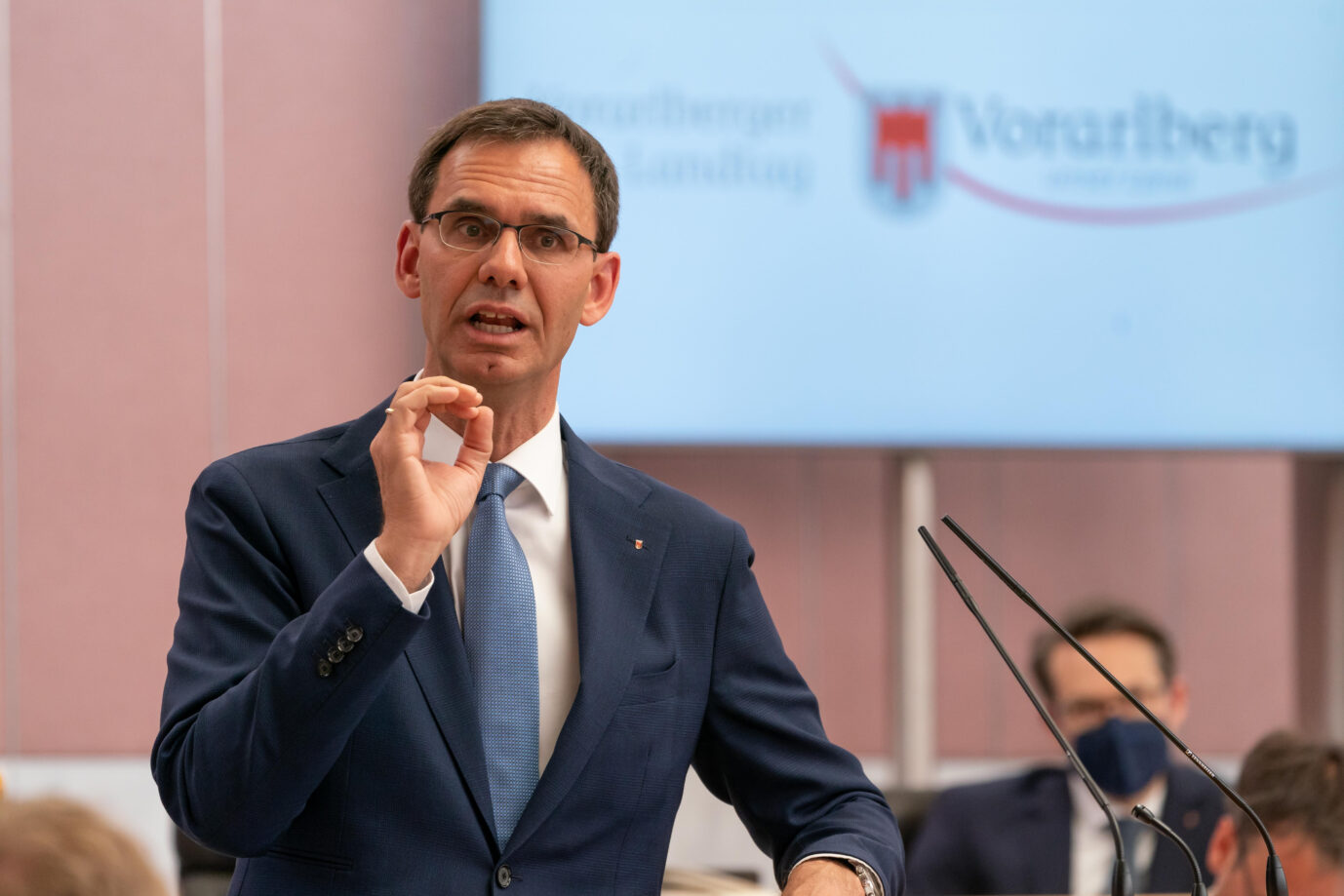 Vorarlberger Landeshauptmann Markus Wallner (ÖVP) im Landesparlament: Angst vor der FPÖ? Deutsch- und Arbeitspflicht für Asylanten.