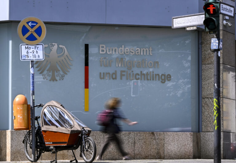 Auf dem Foto befindet sich die zentrale Asylbehörde Deutschlands, das Bundesamt für Migration und Flüchtlinge. (Themenbild/Symbolbild)