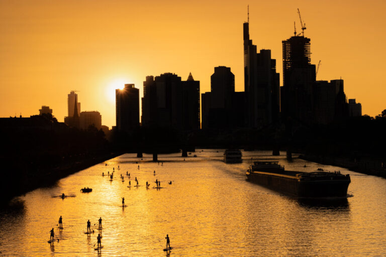 Wenn die Sommersonne die Städte aufheizt, schlagen Klimawissenschaftler Alarm.