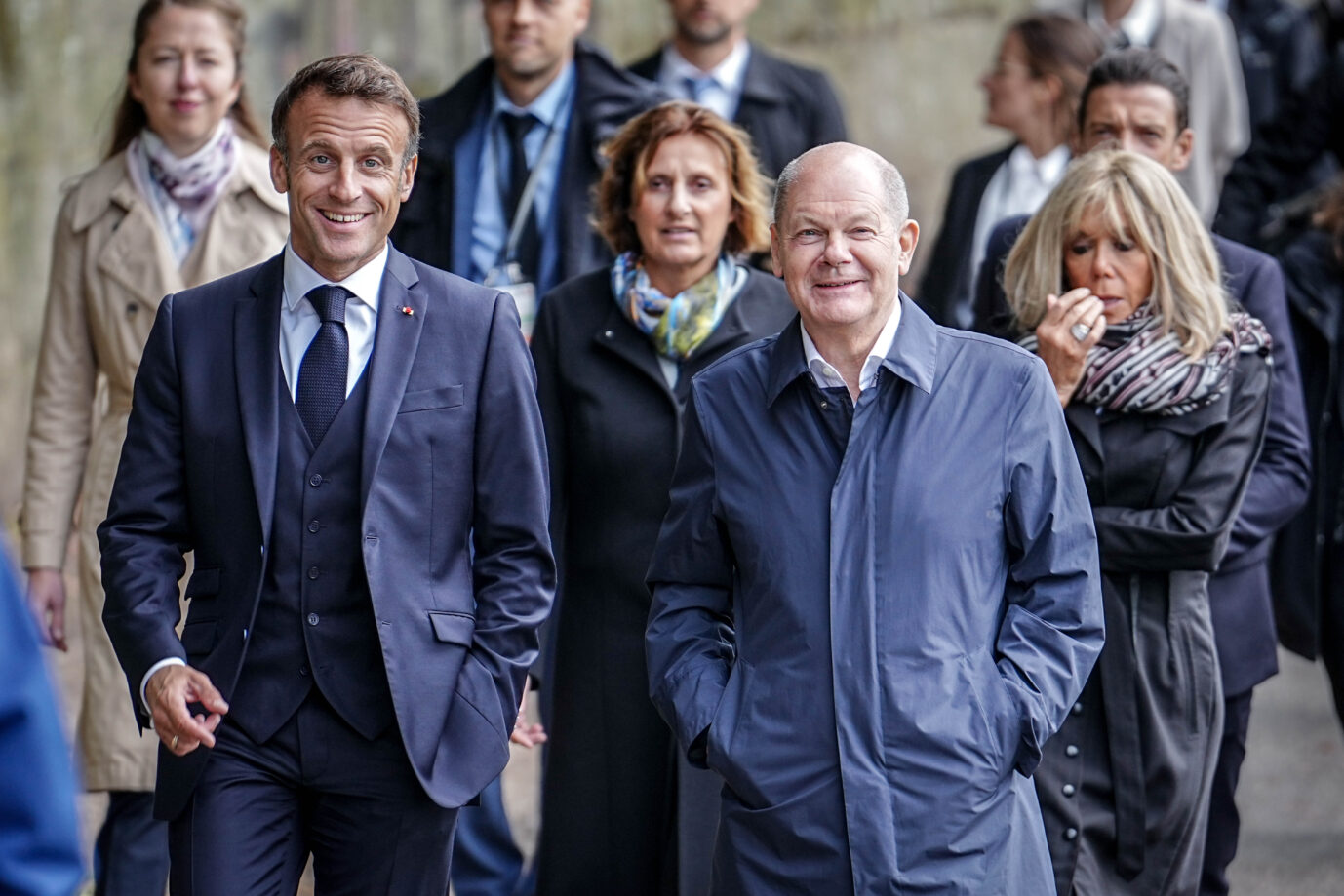Keine Krankenversicherung für illegale Migranten mehr: Frankreichs Präsident Emmanuel Macron am 10. Oktober mit Bundeskanzler Olaf Scholz (SPD).