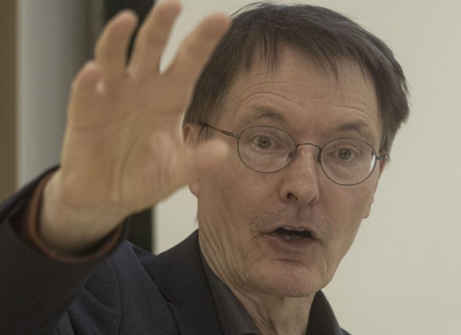 Bundesgesundheitsminister Karl Lauterbach (SPD) will sich offenbar die Stiko gefügig machen.