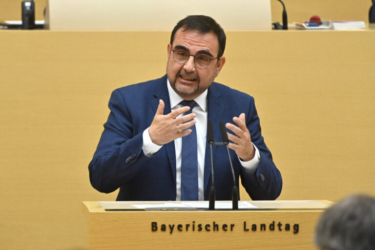 Der CSU-Fraktionsvorsitzende im Bayrischen Landtag, Klaus Holetschek, will eine neue Integrationspolitik.