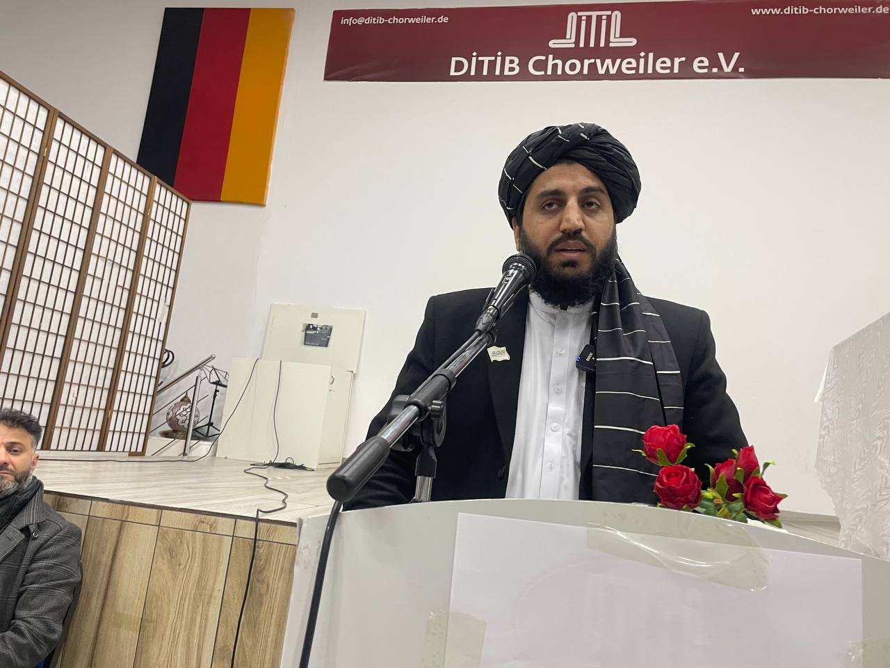 In einer Kölner DITIB-Einrichtung spricht ein hochrangiger Beamter des Taliban-Terrorregimes. Er erklärt anwesenden Afghanen, dass sie die Taliban an ihren „Erfolgen“ messen sollten.