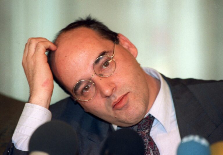 Ex-PDS-Chef Gregor Gysi kann sich nicht erinnern, wo das SED-Vermögen geblieben sein könnte.