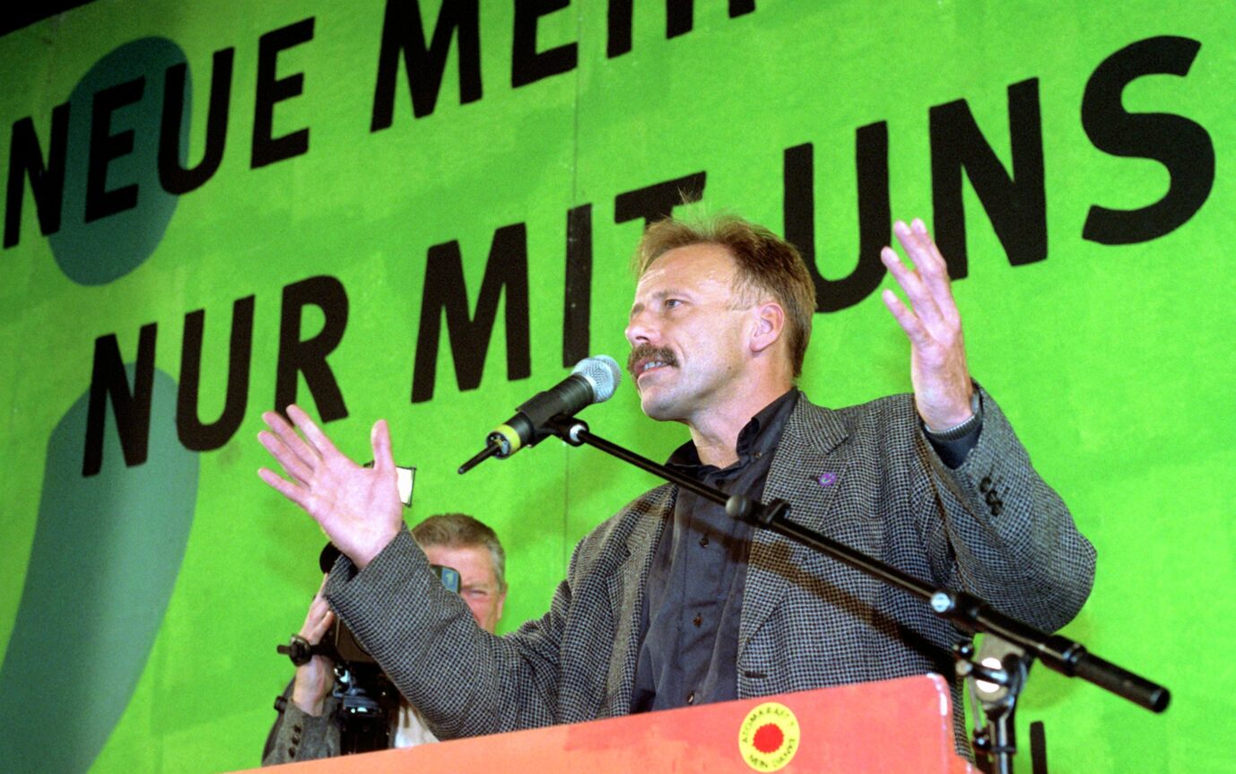 Auf dem Foto befindet sich der grüne Politiker Jürgen Trittin während einer Rede im Jahr 1998. (Themenbild)