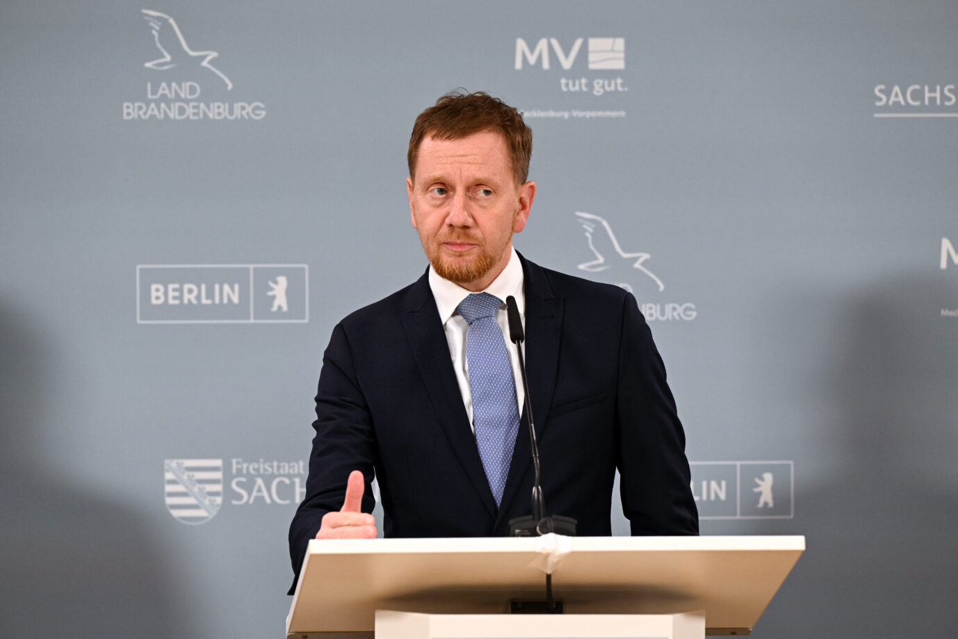 Sachsens Ministerpräsident Michael Kretschmer blickt kritisch auf die Politik der Ampelkoalition in Berlin.