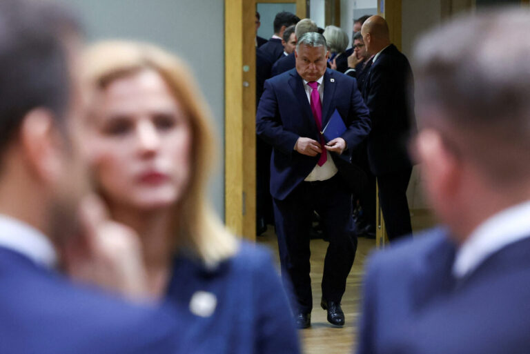 Hungary's Prime Minister Viktor Orban walks as he attends a European Union leaders summit, in Brussels, Belgium December 14, 2023. REUTERS/Yves Herman TPX IMAGES OF THE DAY. Es geht um den Beitritt der Ukraine.