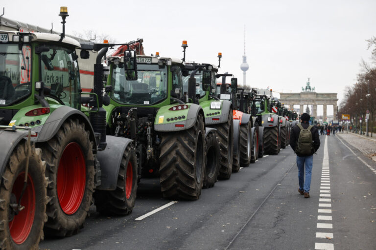 Mit dem Traktor nach Berlin: Die Bauern protestieren gegen die Ampelregierung und zeigen, wer die produktive Gruppe im Land ist.