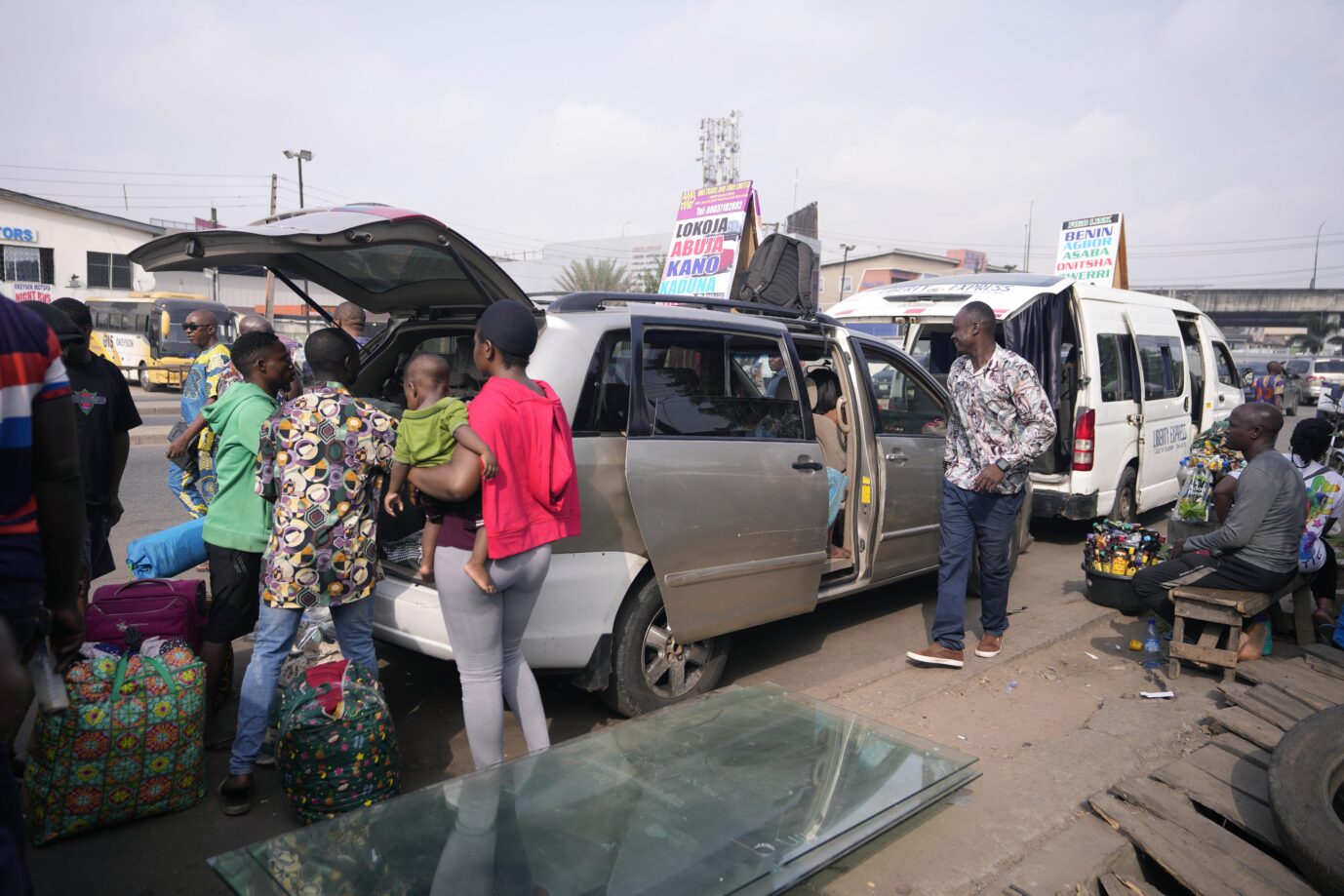 Nigerianer auf dem Weg in die Weihnachtsfeiertage. Wenige Tage später erfolgten die Angriffe: Foto: picture alliance / ASSOCIATED PRESS | Sunday Alamba