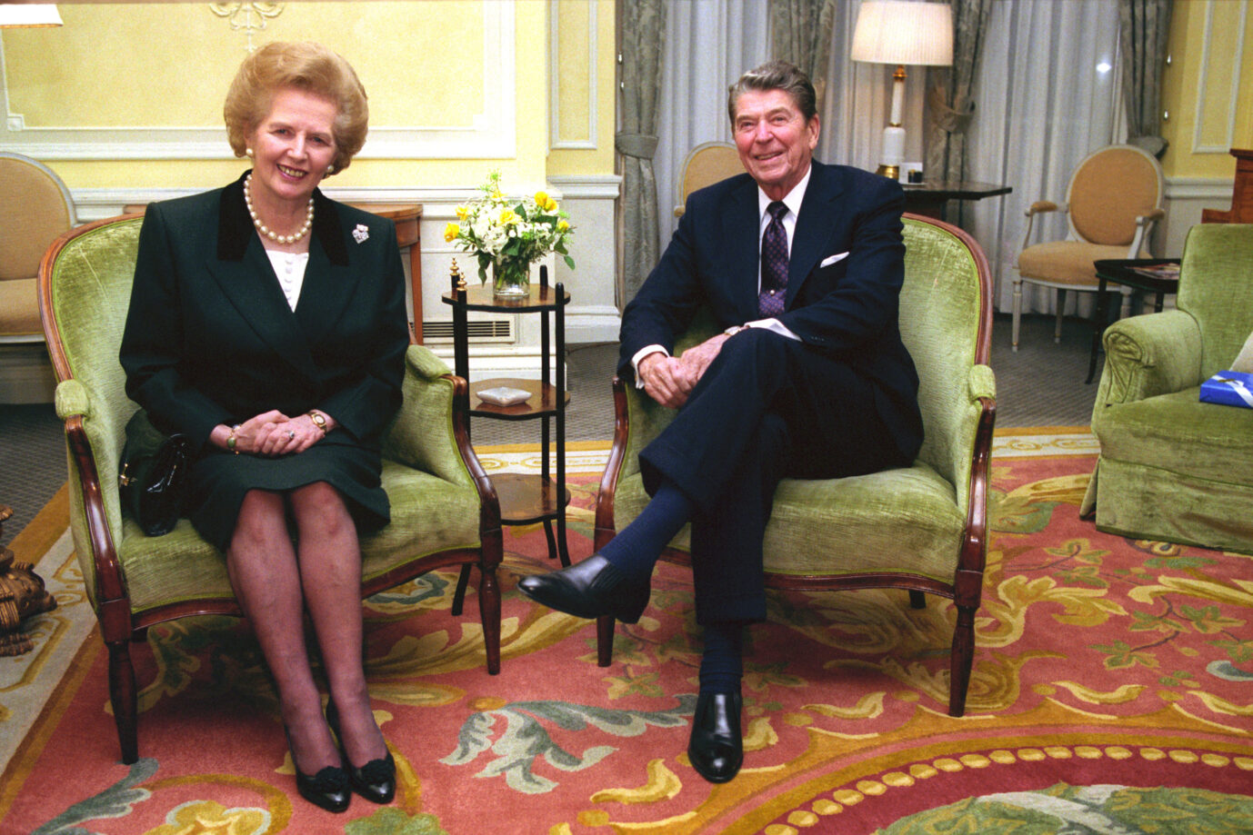 Die ehemalige britische Regierungschefin Margaret Thatcher und der ehemalige US-Präsident Ronald Reagan: Vor allem Thatcher setzte in ihrer Amtszeit unpopuläre Veränderungen durch. Westliche Demokratien reagieren oft besser auf Herausforderungen als Sowjet-Diktaturen.