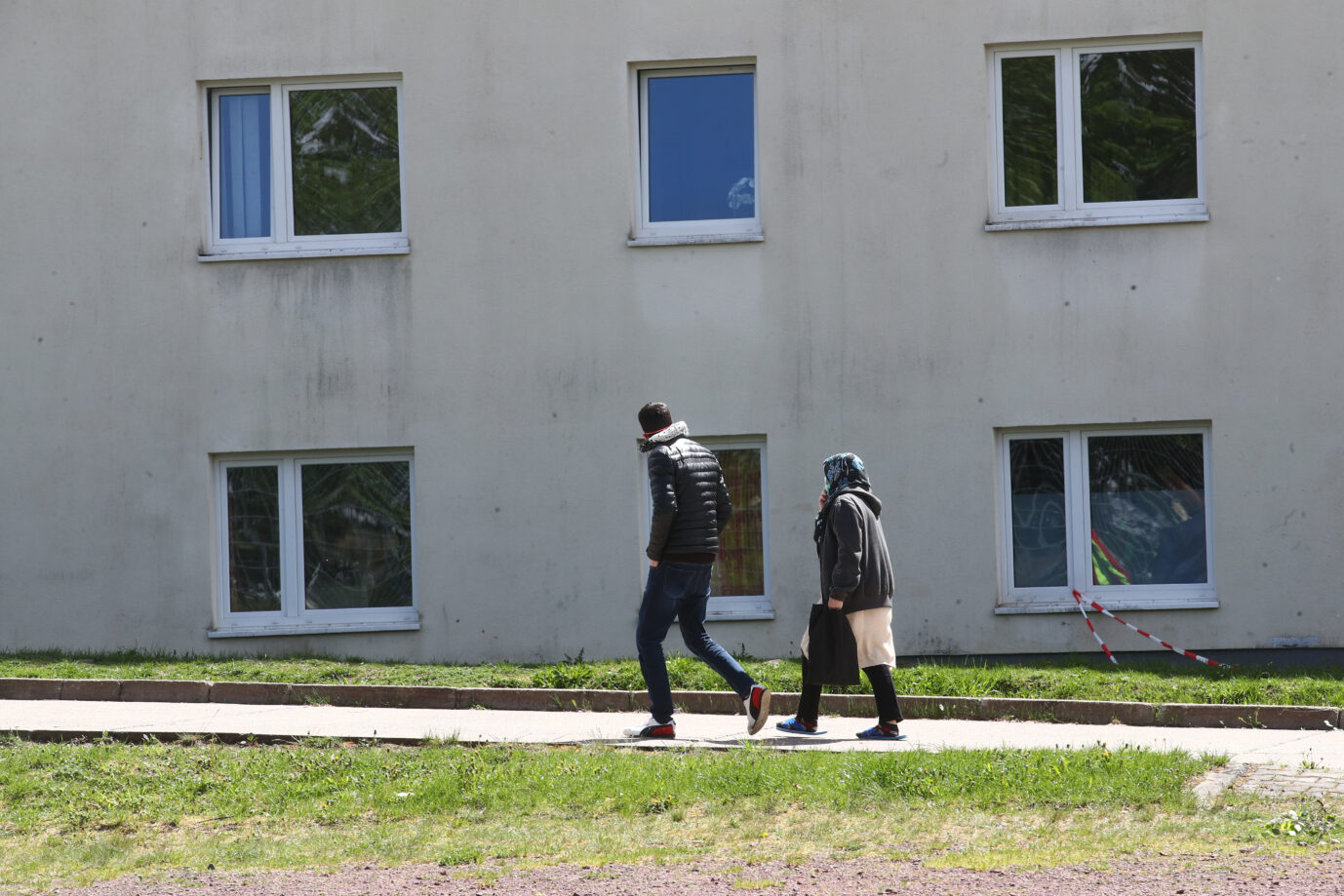 Asylbewerber auf dem Gelände der Erstaufnahmeeinrichtung Tühringens