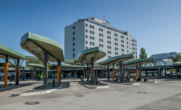 Zentraler Omnibusbahnhof, Messedamm Berlin: Dank des Länderfinanzausgleichs und Zahlern wie Bayern kann sich Berlin über solche Bauten freuen.