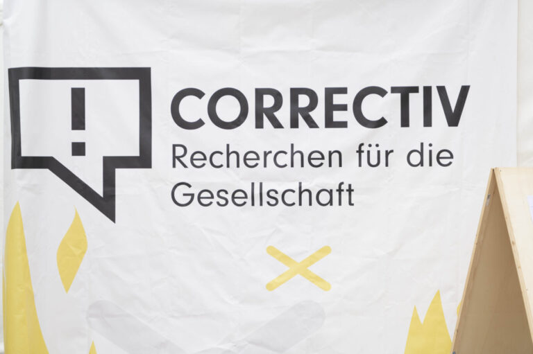 Logo von CORRECTIV, allgemein, feature, Randmotiv, Symbolfoto CAMPFIRE 2022 - Festival fuer Journalismus am 27.08.2022 in Duesseldorf ©
