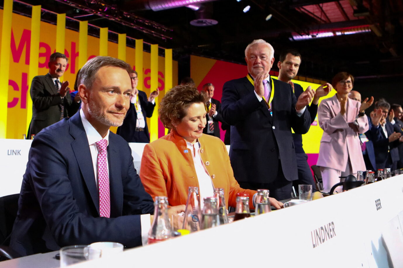 Germany's Free Democratic Party (FDP) leader Christian Lindner is applauded next to Deputy federal chairwoman of Free Democratic Party (FDP) Nicola Beer, FDP's Wolfgang Kubicki and Johannes Vogel during the 74th ordinary party convention in Berlin, Germany, April 21, 2023. REUTERS/Nadja Wohlleben
