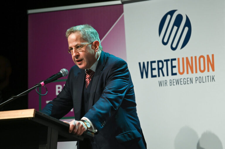 Hans-Georg Maaßen bei einer Werteunion-Veranstaltung in Erfurt: Der Verfassungsschutz hat ihn auf dem Schirm.