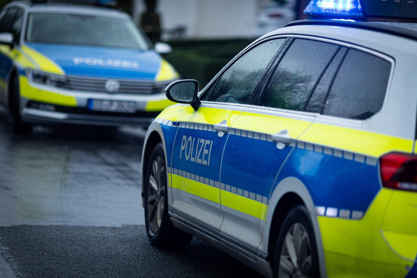 Ein Einsatzfahrzeug der Polizei (Symbolbild) hat am Freitag illegale Einwanderer daran gehindert nach Deutschland einzureisen