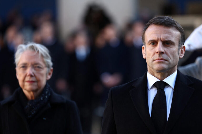 Die zurückgetretene Premierministerin Elisabeth Borne mit Frankreichs Präsident Emmanuel Macron.