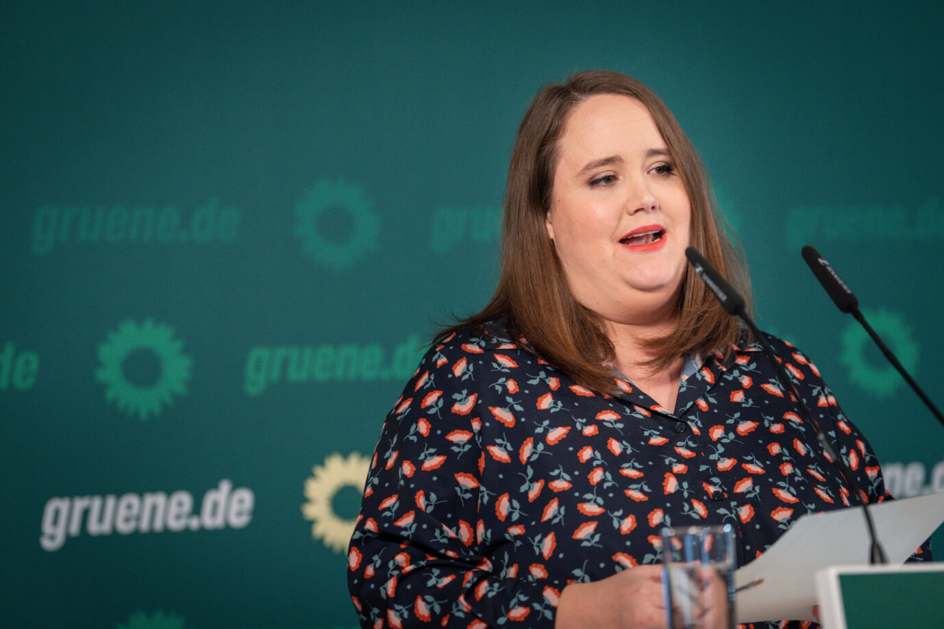 Grünen-Chefin Ricarda Lang ist beim Thema Renten nicht sattelfest.