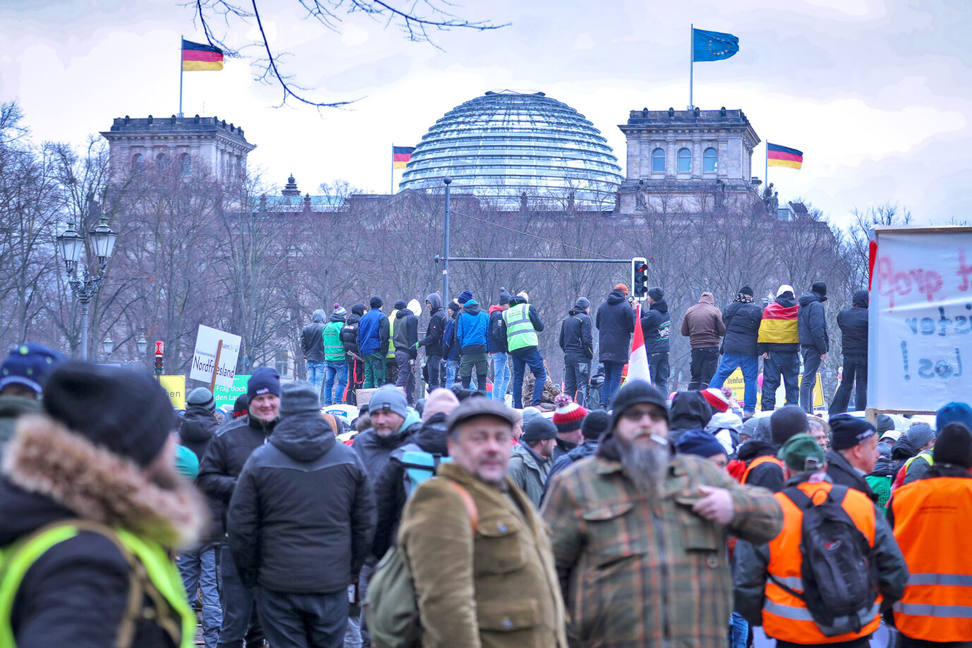 Bauern, Handwerker und Fernfahrer demonstrieren vor dem Bundestag in Berlin: Die Politik steht unter Druck, eine Lösung für die Betroffenen zu finden.
