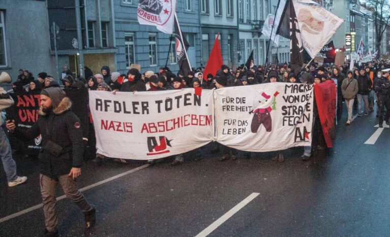 Mordaufruf gegen die AfD: Bei einer Antifa-Demo in Aachen riefen Teilnehmer dazu auf, AfD-Mitglieder umzubringen.