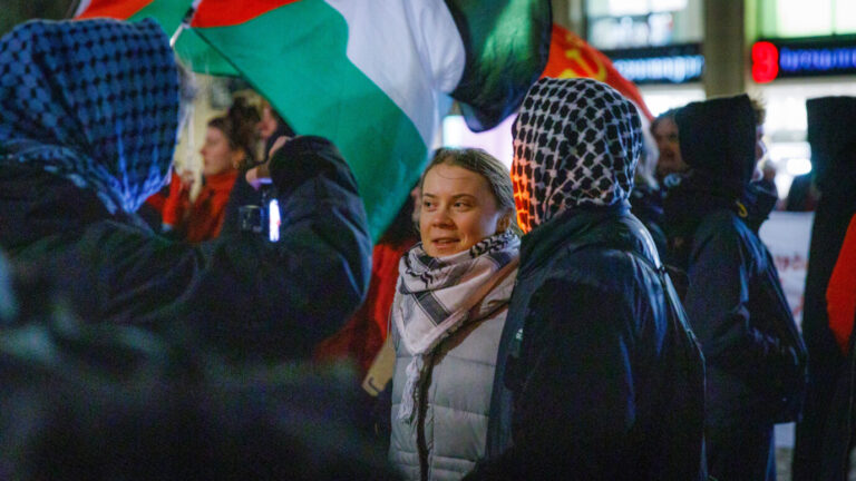 Greta Thunberg am Mittwoch in Leipzig bei einer Anti-Israel-Kundgebung: Die Polizei schätzt die Teilnehmerzahl auf etwa 200 Personen.