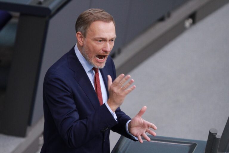 Bundesfinanzminister Christian Lindner (FDP) kämpft im Bundestag um seine Interpretation der Wirtschaftslage.