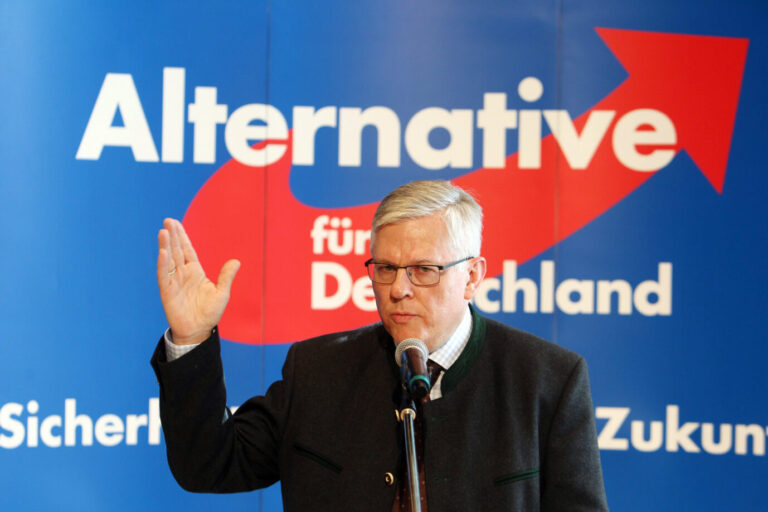 Roland Ulbrich, Vorsitzender der Patriotischen Plattform in Sachsen und Mitglied der Partei Alternative für Deutschland (AfD), aufgenommen am 27.02.2016 in Markneukirchen (Sachsen) beim Landesparteitag der sächsischen AfD. Foto: Sebastian Willnow/dpa