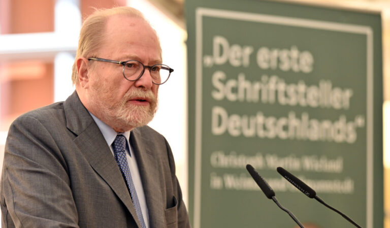 Antideutsche Thesen verbreiten: Auf dem Foto befindet sich Jan Philipp Reemtsma während eines Vortrags zum Christoph Martin Wieland. (Themenbild)