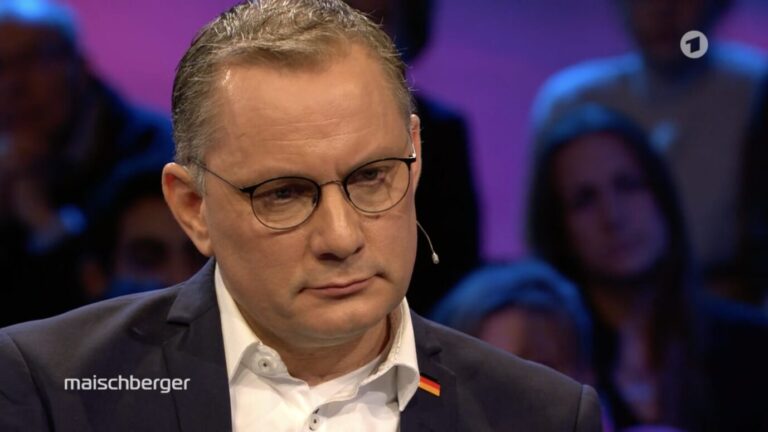 AfD-Parteichef Tino Chrupalla zu Gast im Studio bei Sandra Maischberger. Zusammen mit Olaf Sundermeyer diskutiert er über die Anti-AfD-Proteste in ganz Deutschland.