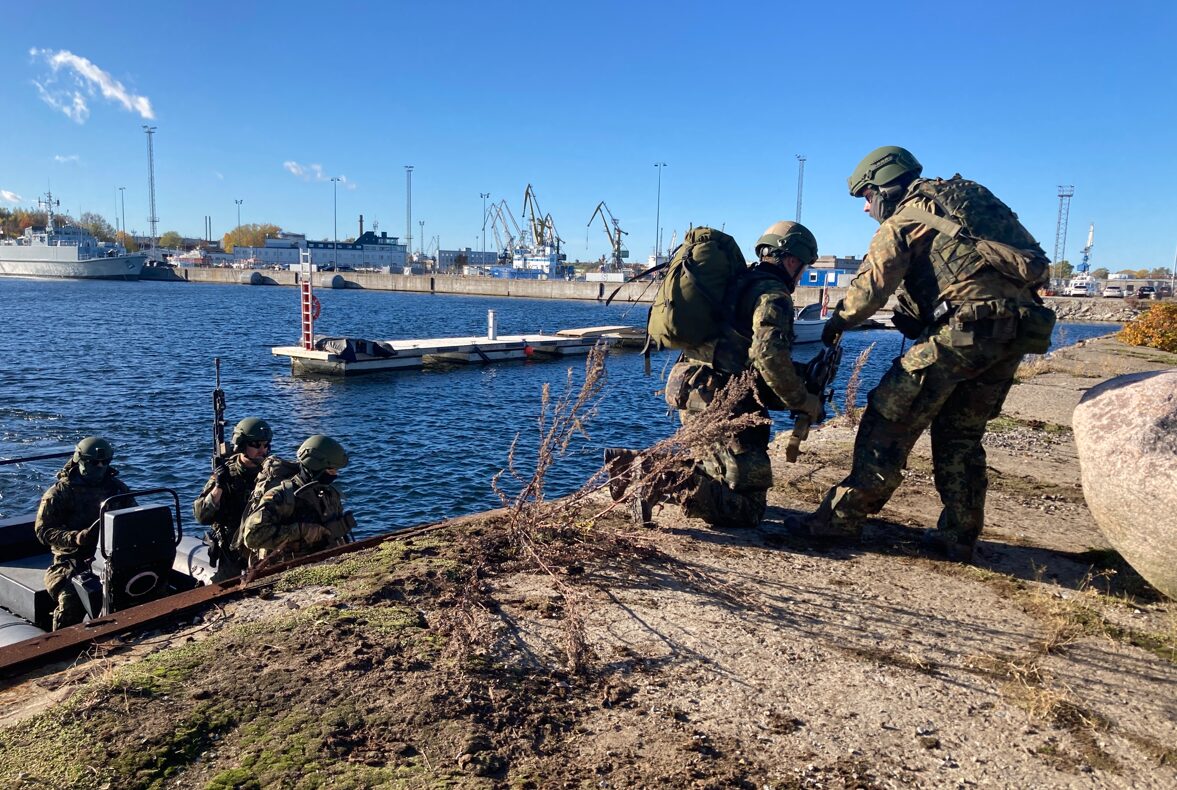 Soldaten der Bundeswehr beim Nato-Manöver in Estland: Planspiele und Übungen sind unerläßlich.
