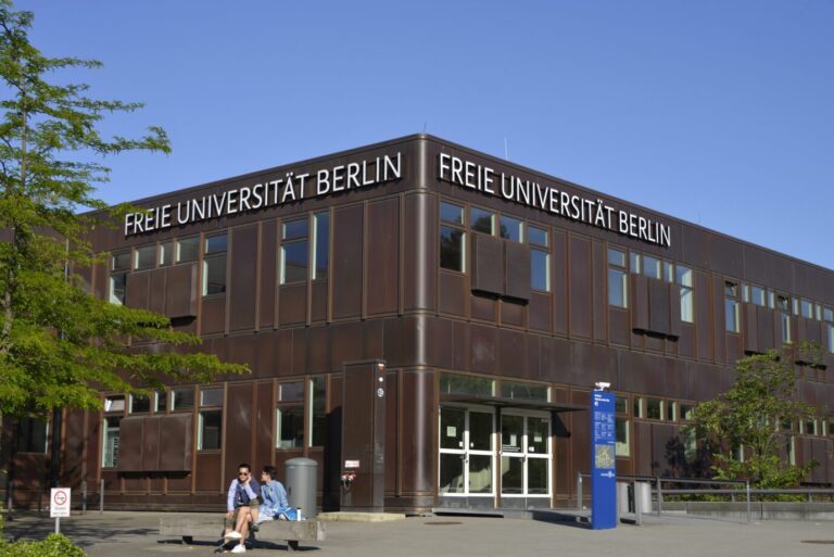 Die Freie Universität in Berlin: Das Präsidium der Hochschule gerät immer mehr unter Druck.