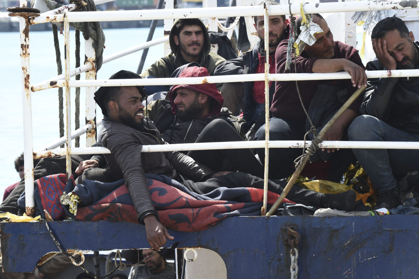Migranten kommen am Hafen von Catania an (Symbolbild): Die mutmaßlichen Vergewaltiger waren illegal nach Italien eingereist