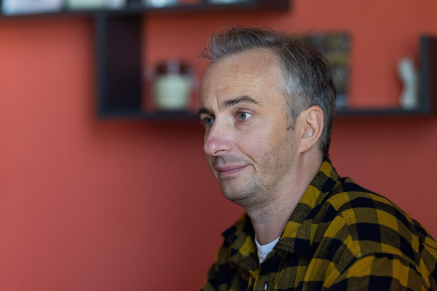 Der ZDF-Moderator Jan Böhmermann muß akzeptieren, daß ein sächsischer Imker mit seinem Gesicht wirbt