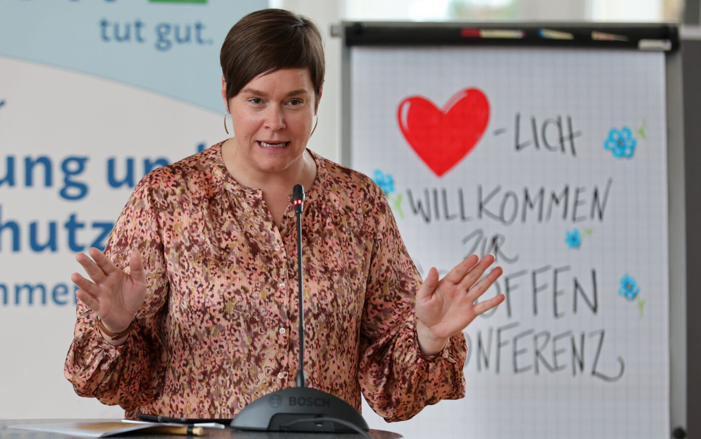 Rostocks Oberbürgermeisterin Eva-Maria Kröger (Linkspartei) will keinen „Sachbearbeiter für Remigration“ mehr.