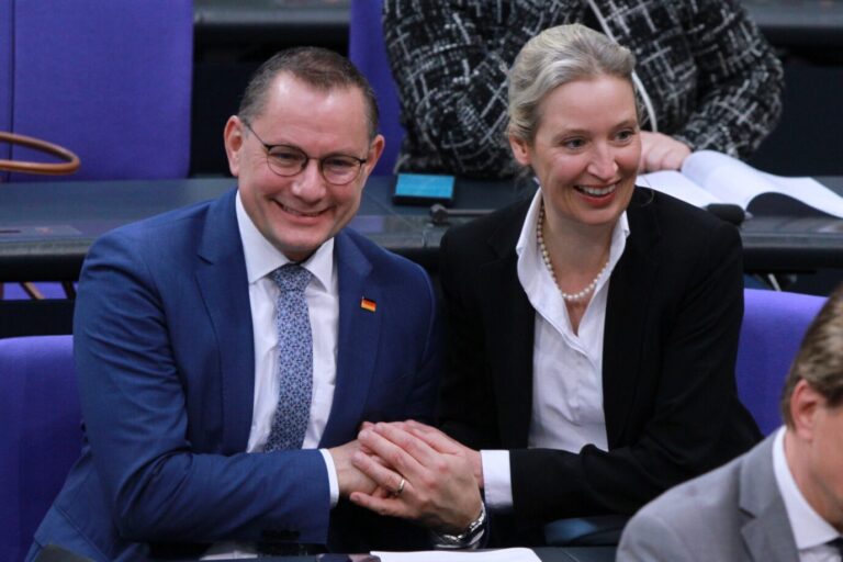 02.02.2024, Deutscher Bundestag, Haushaltswoche, 152. Sitzung: Tino Chrupalla und Alice Weidel, beide AfD